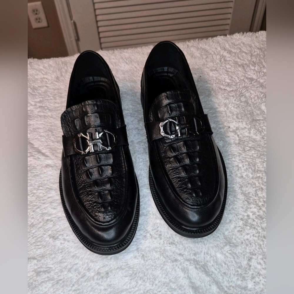 Fashion Leather Shoes with Bee Motif Sole